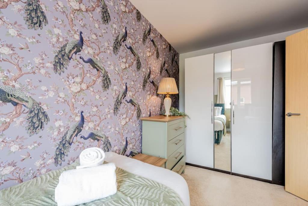 Modern House 2 Bedroom 5 Beds Manchester