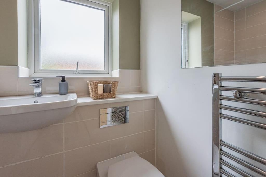 Modern House 2 Bedroom 5 Beds Manchester