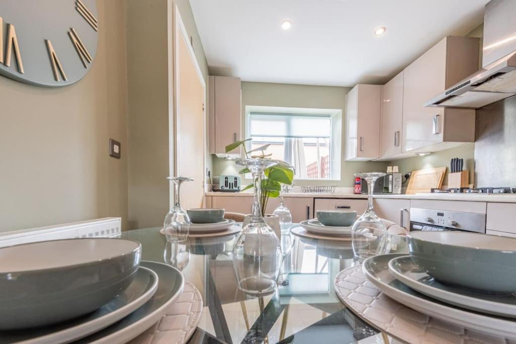 Modern House 2 Bedroom 5 Beds