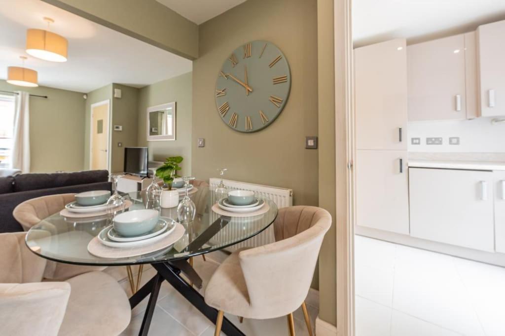 Holiday home Modern House 2 Bedroom 5 Beds Manchester