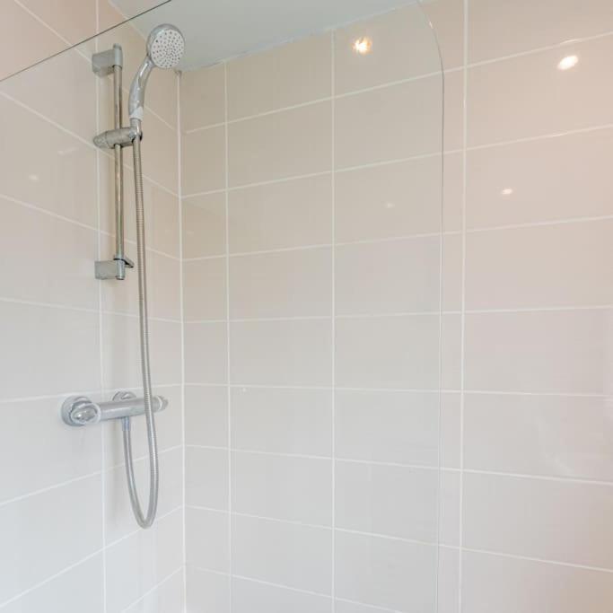 Modern House 2 Bedroom 5 Beds Manchester