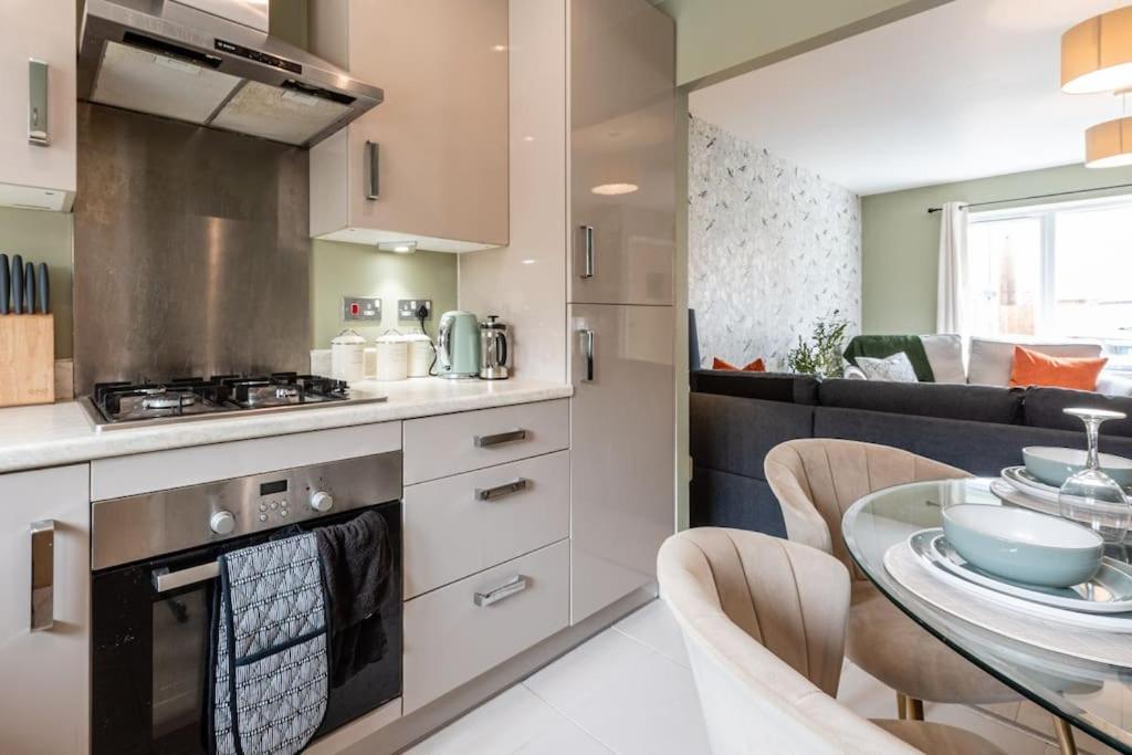 Modern House 2 Bedroom 5 Beds Holiday home *
