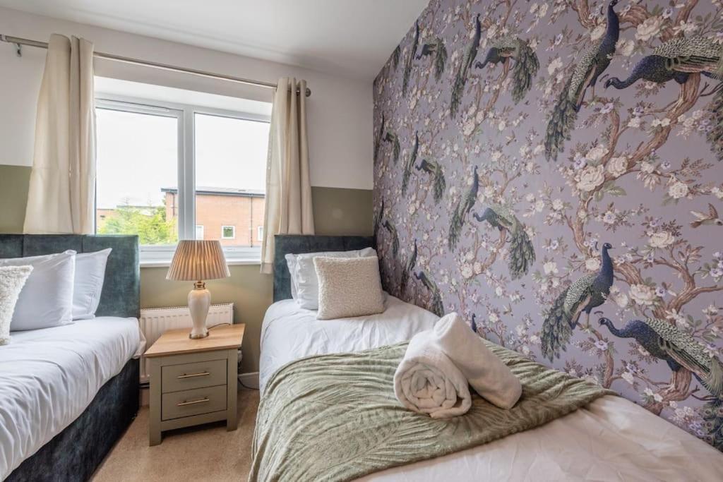 Modern House 2 Bedroom 5 Beds Holiday home Manchester