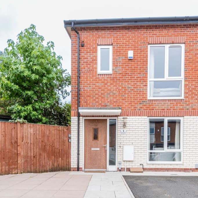 Modern House 2 Bedroom 5 Beds *
