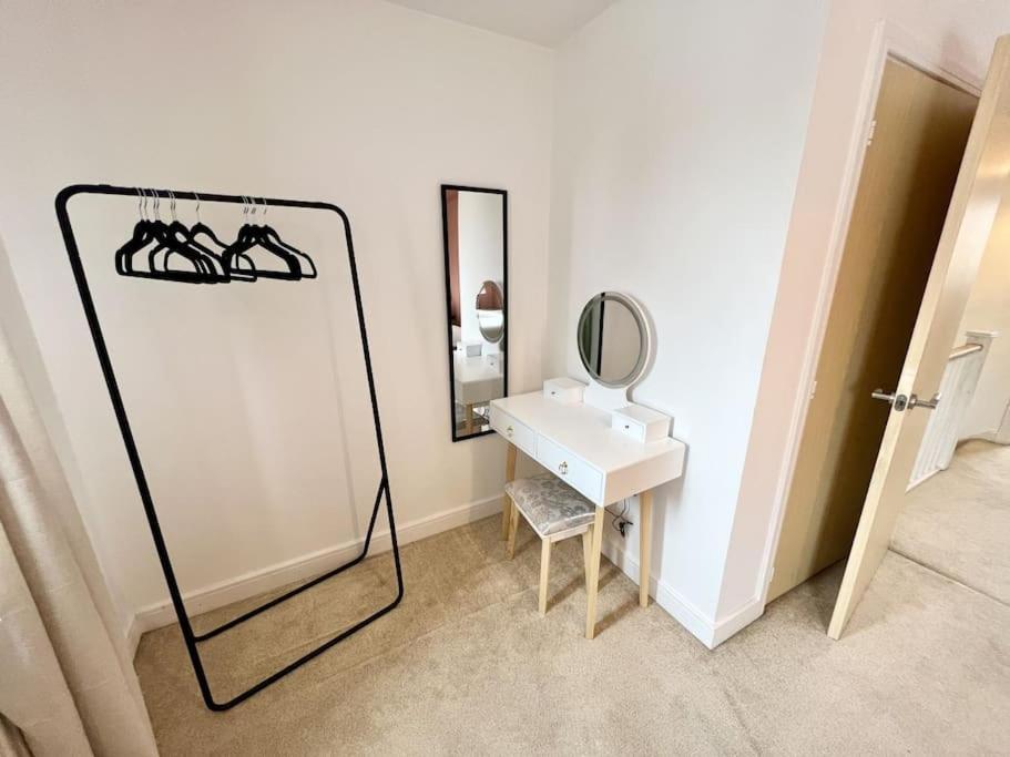 Modern House 2 Bedroom 5 Beds Holiday home Manchester