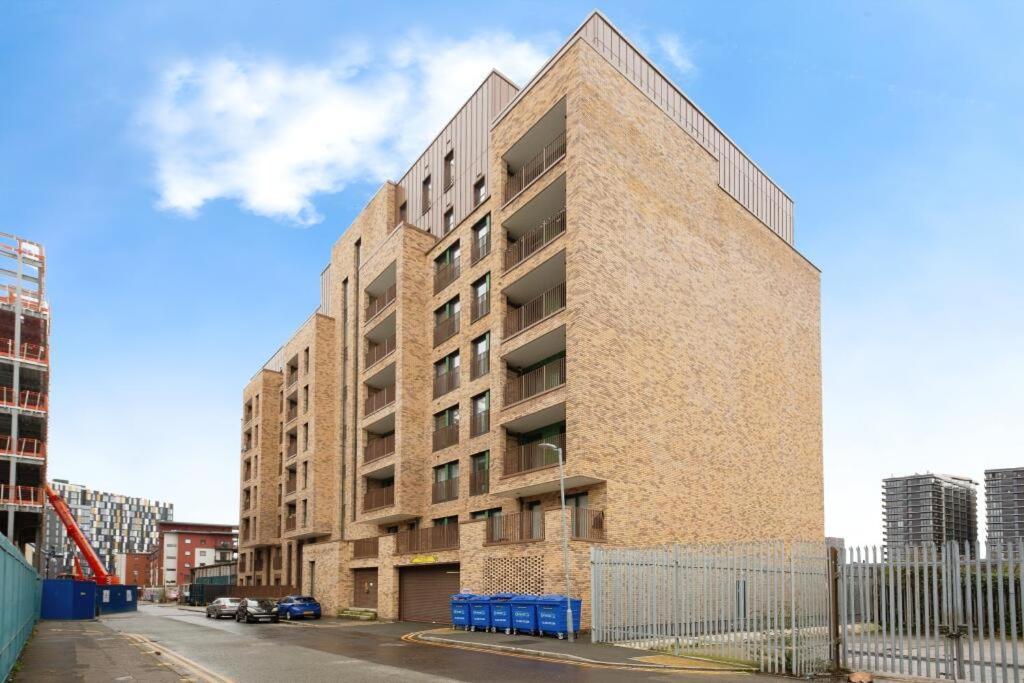 Balcony, Waterfront, En-suite, Roof Terrace, Yogo Exercise Studio, City Views Salford Manchester