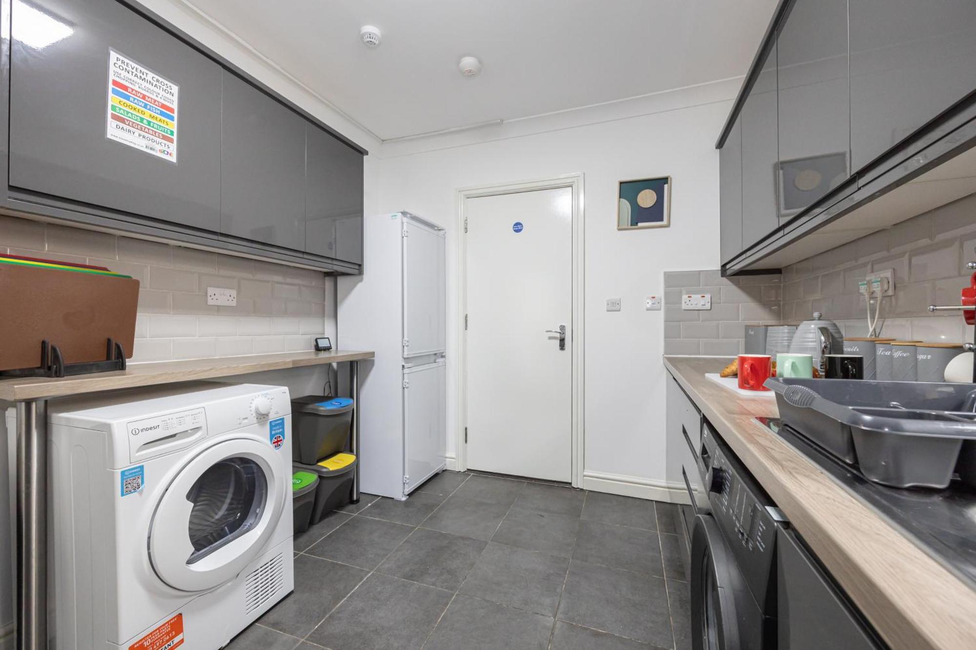 Modern Spacious 6Bd Haven 8 Min From City Centre Holiday home *