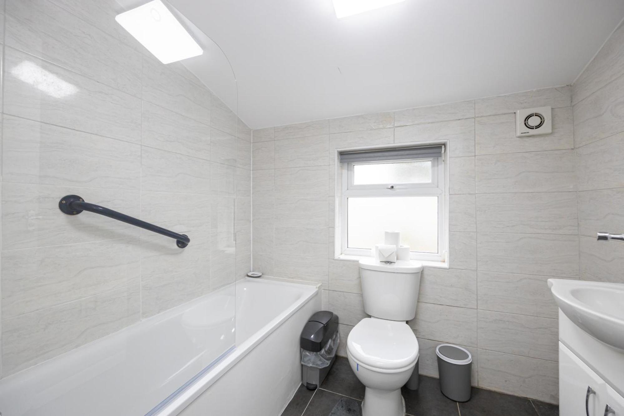 Modern Spacious 6Bd Haven 8 Min From City Centre *