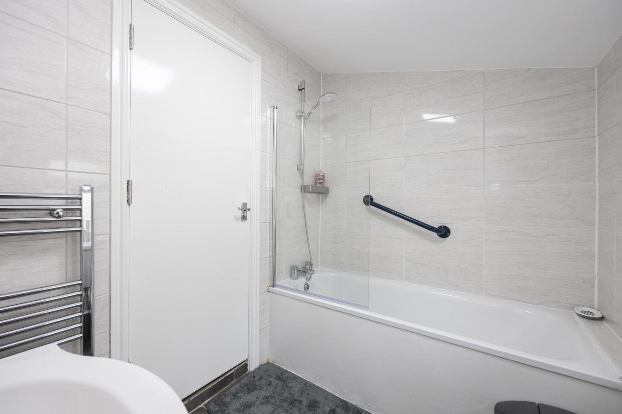 Modern Spacious 6Bd Haven 8 Min From City Centre *