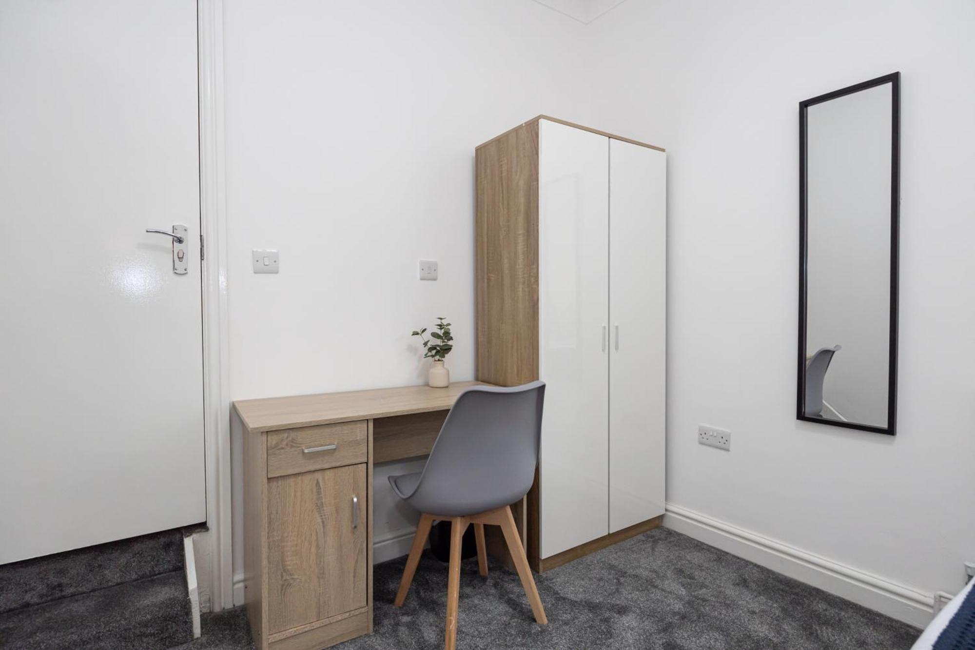Modern Spacious 6Bd Haven 8 Min From City Centre Holiday home