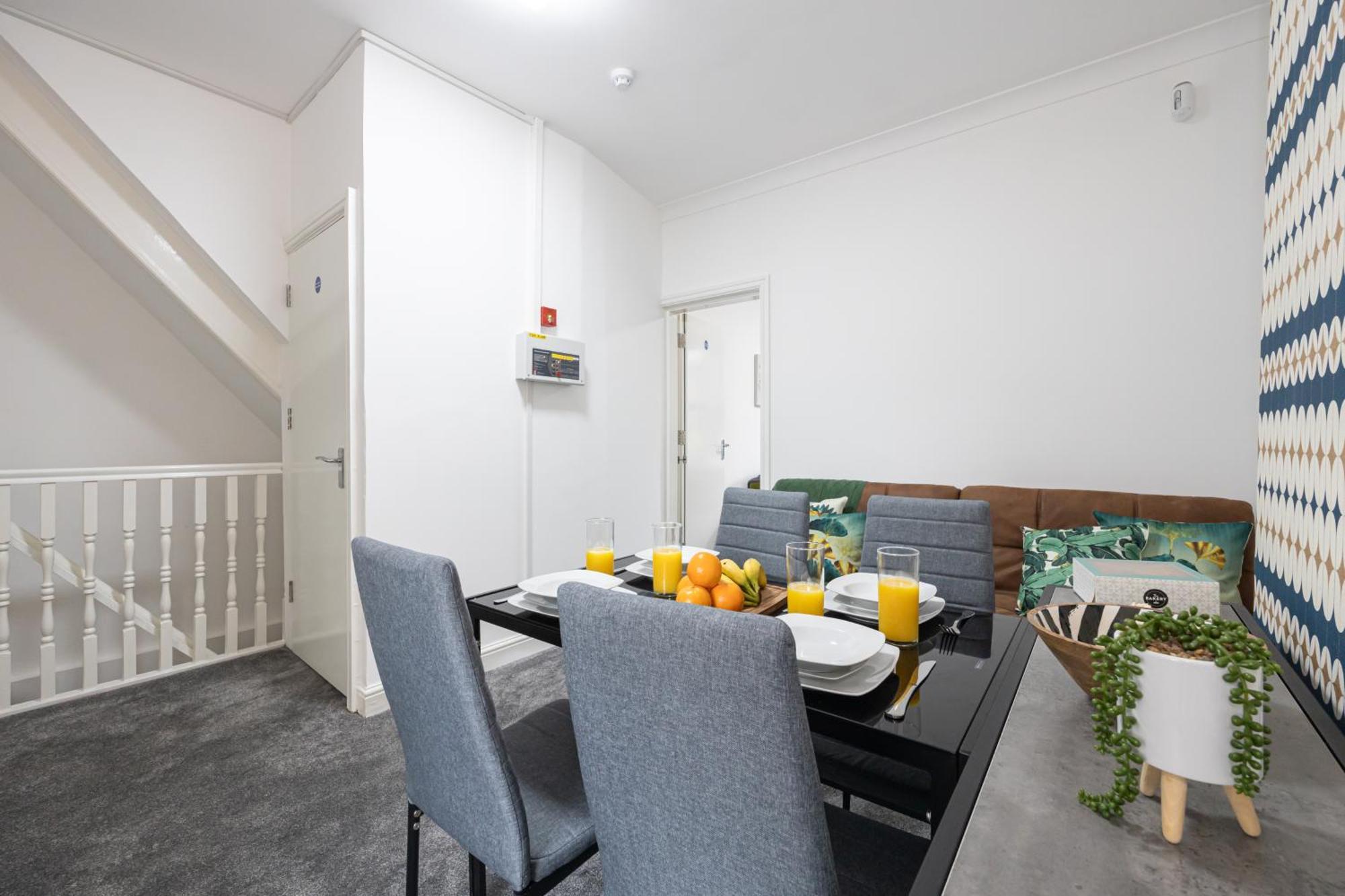 Modern Spacious 6Bd Haven 8 Min From City Centre Holiday home Manchester