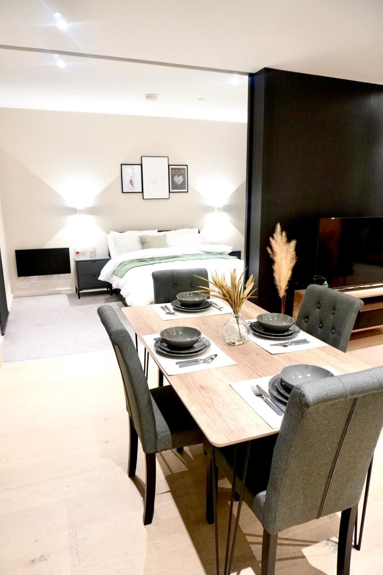 Modern Two Bedroom With Balcony In *
