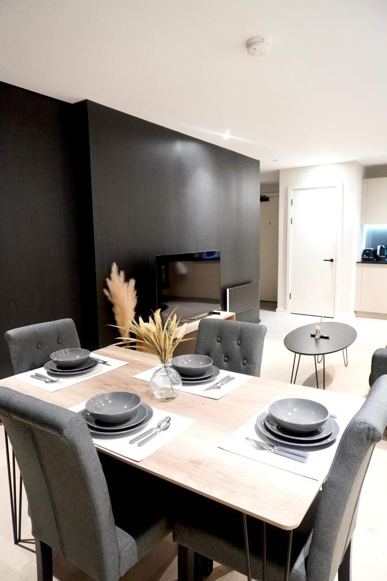 Apartment Modern Two Bedroom With Balcony In Manchester