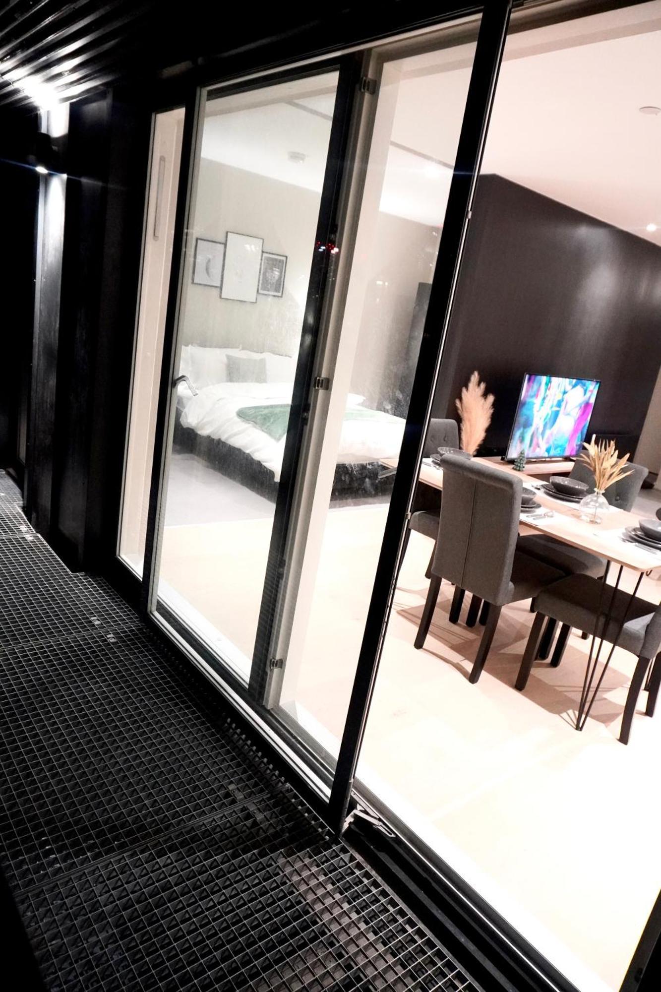 Modern Two Bedroom With Balcony In Apartment *