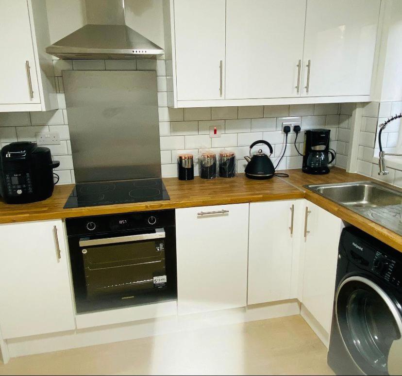Live Coop Apartment-entire House With Free Parking And Garden- Etihad Stadium Holiday home