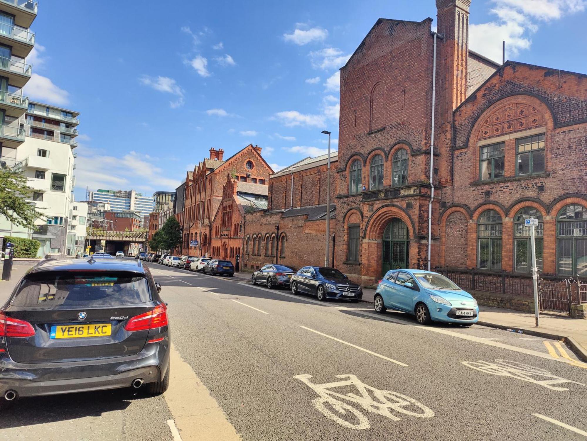 Apartment Free Private Parking - City Centre 2 Bedroom Ensuite Near Shopping & Financial Centre, Victoria Station & Ao *