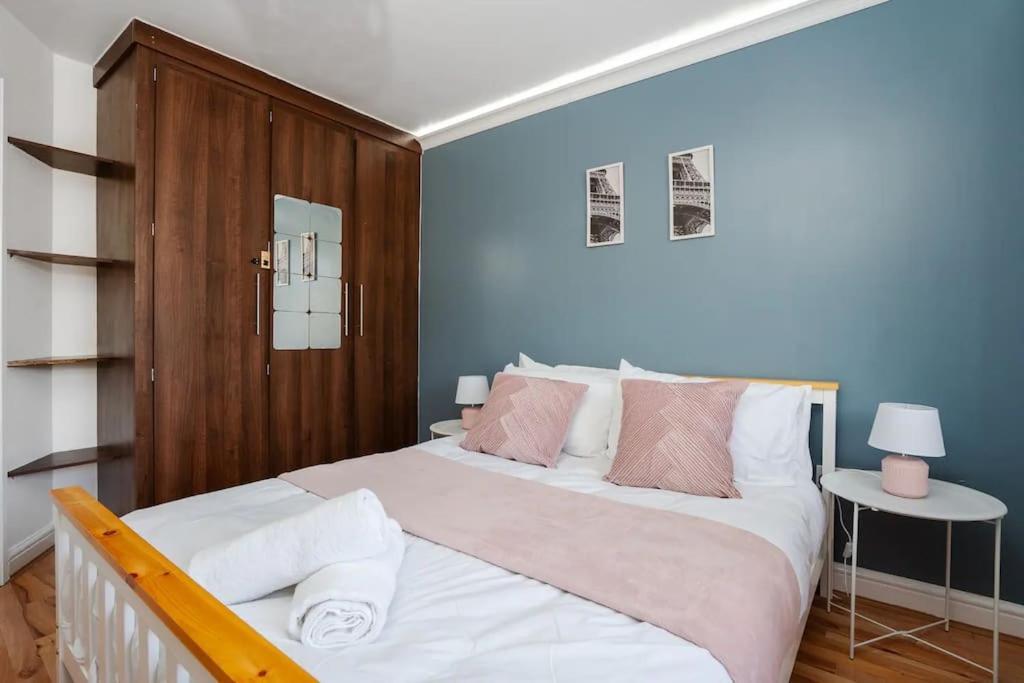 3-Story With Driveway - Heaton Park - Sleeps 9 Manchester