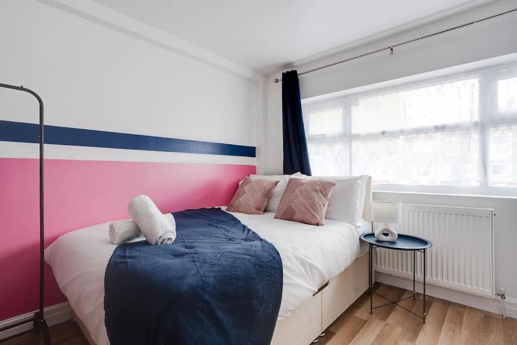 3-Story With Driveway - Heaton Park - Sleeps 9 Apartment