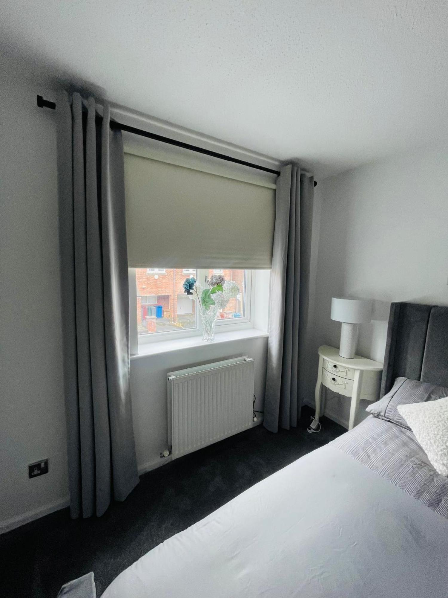 Entire Two Bed House With Gated Off Street Parking Apartment