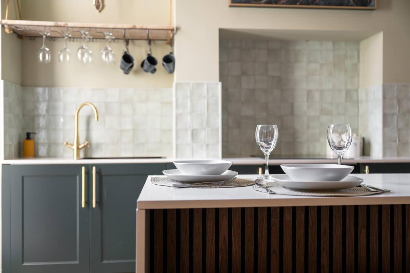 Large & Stylish Townhouse King Beds&free Parking Holiday home *
