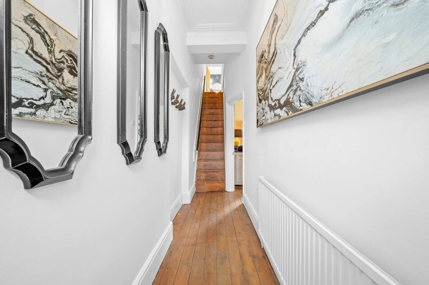 Large & Stylish Townhouse King Beds&free Parking Holiday home Manchester