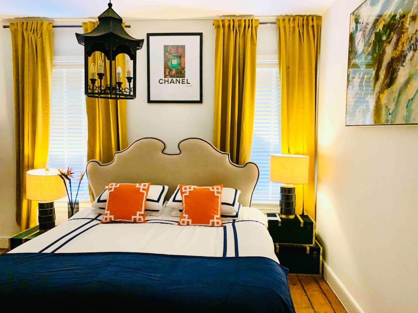Holiday home Large & Stylish Townhouse King Beds&free Parking