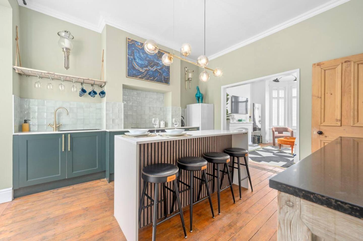 Large & Stylish Townhouse King Beds&free Parking *