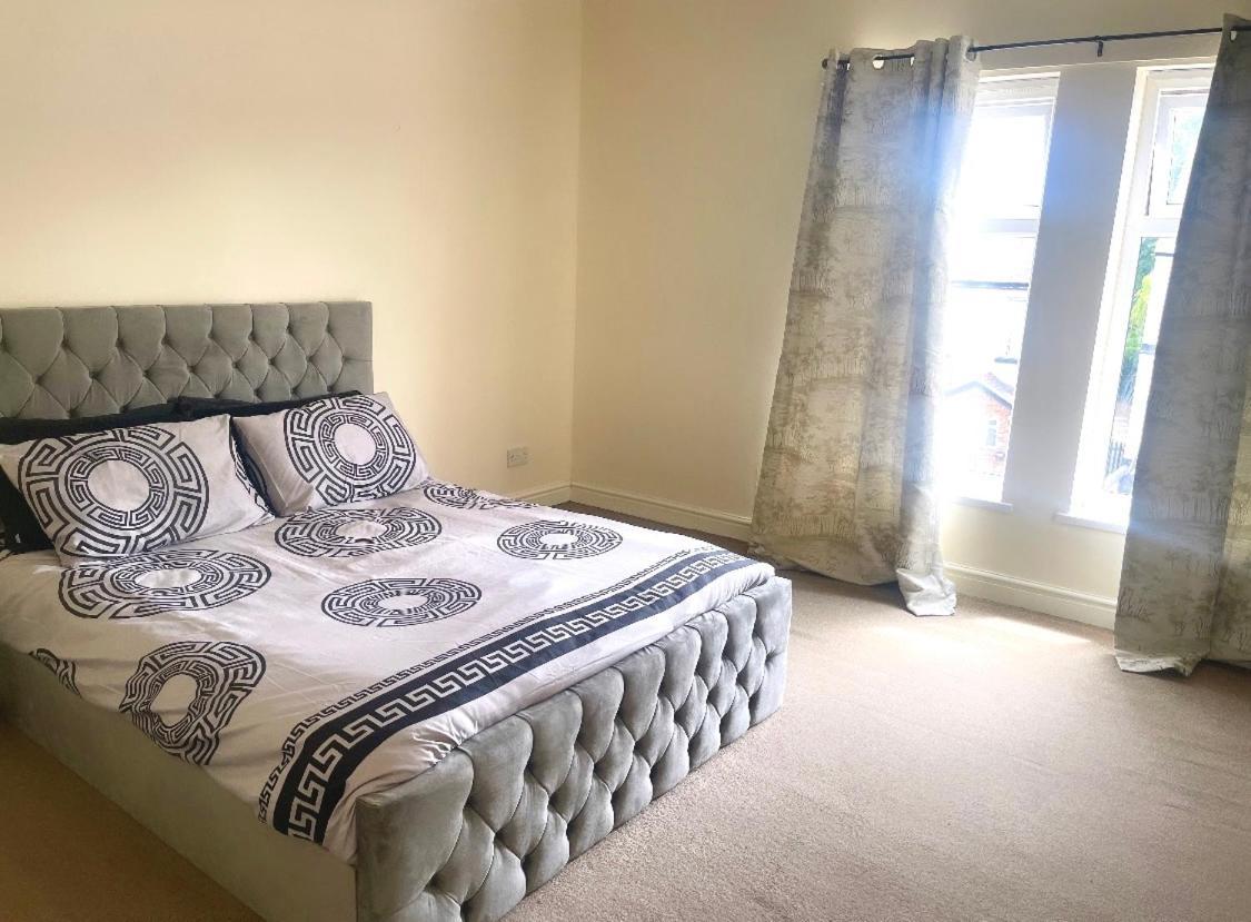 Stylish Large 3 Bedroom In Manchester