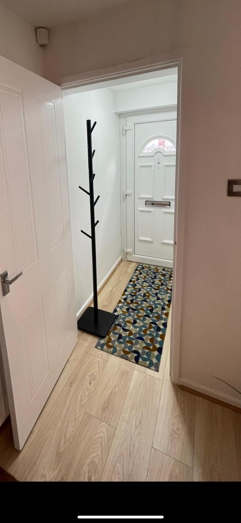 Entire Two Bed House With Gated Off Street Parking Apartment *