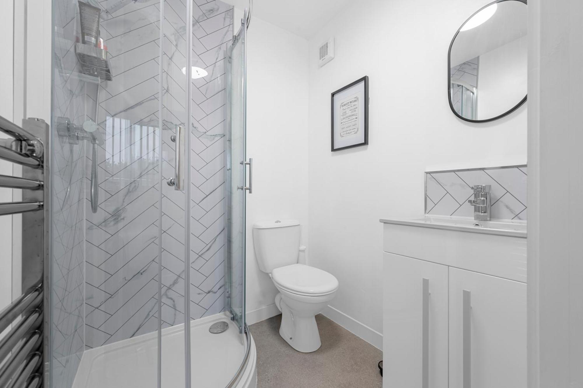 Homestay Morden En-suite - Close Cente & Etihad Stadium *