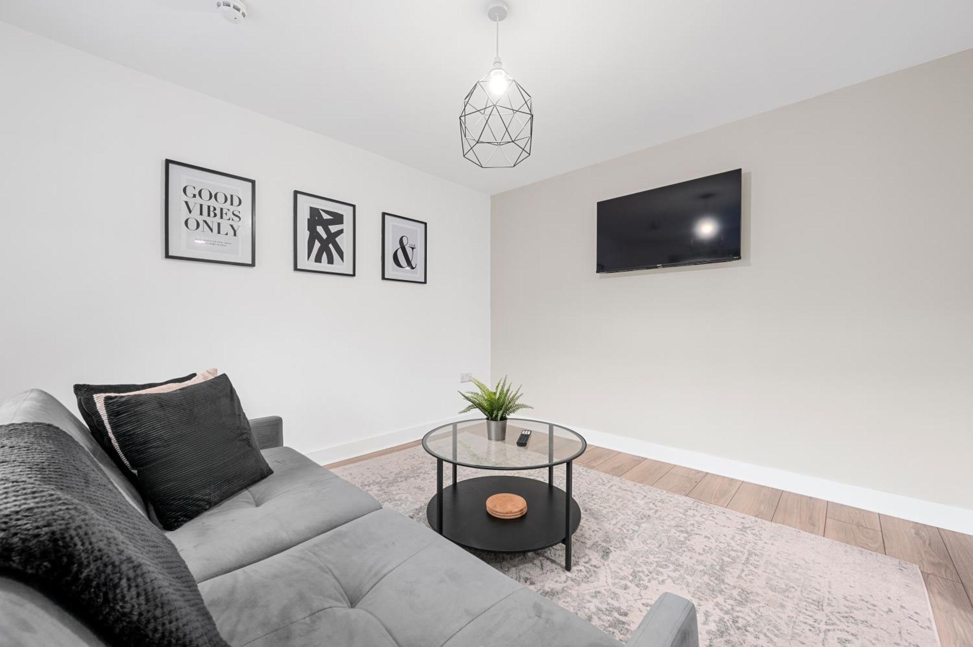 Homestay Morden En-suite - Close Cente & Etihad Stadium *
