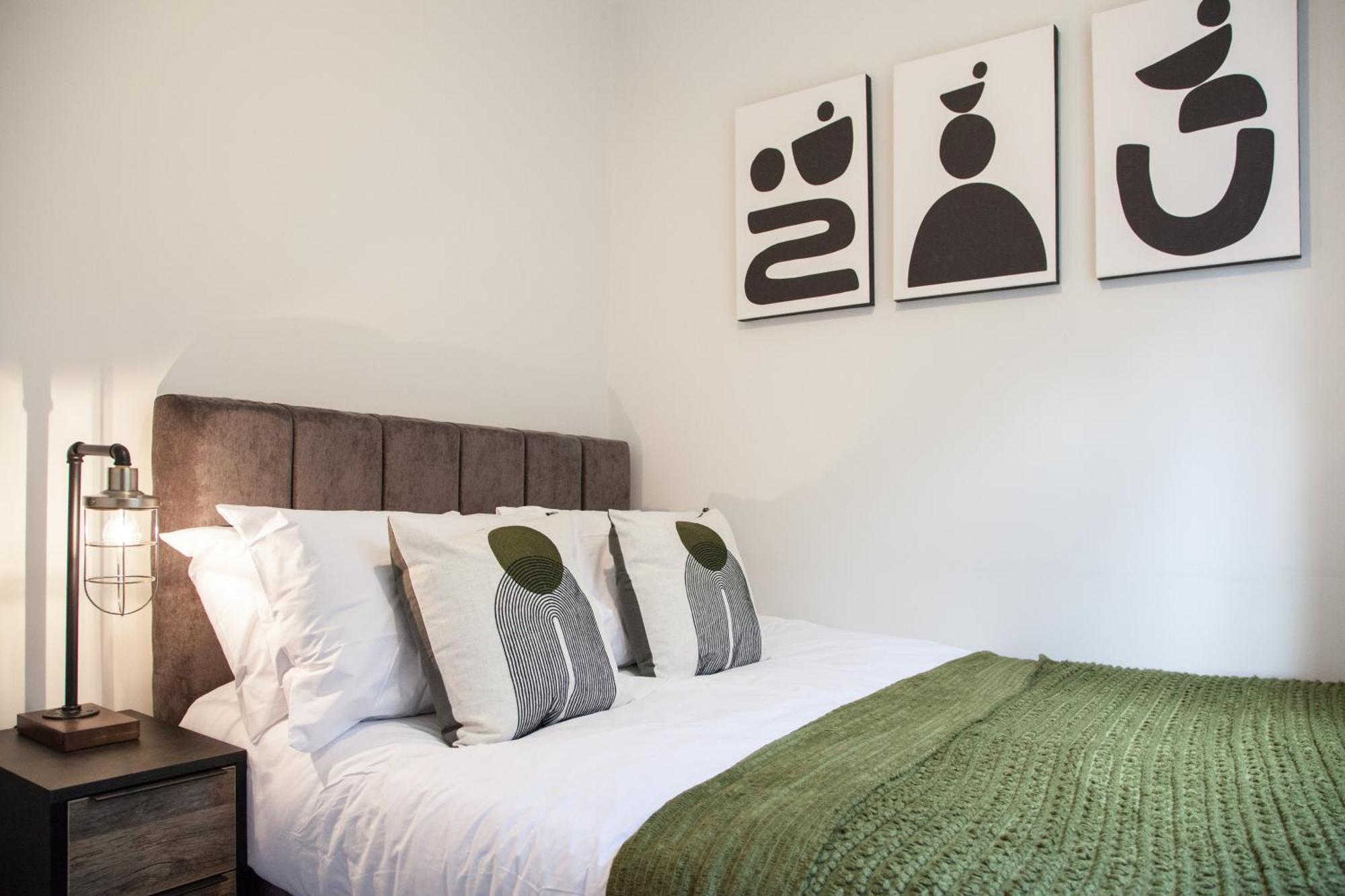 New! Stylish & Modern With Free Parking! Book Now! * Manchester