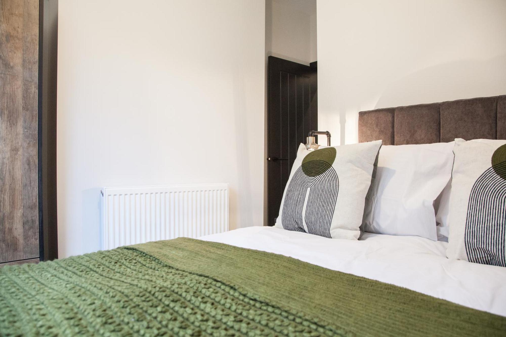 New! Stylish & Modern With Free Parking! Book Now!