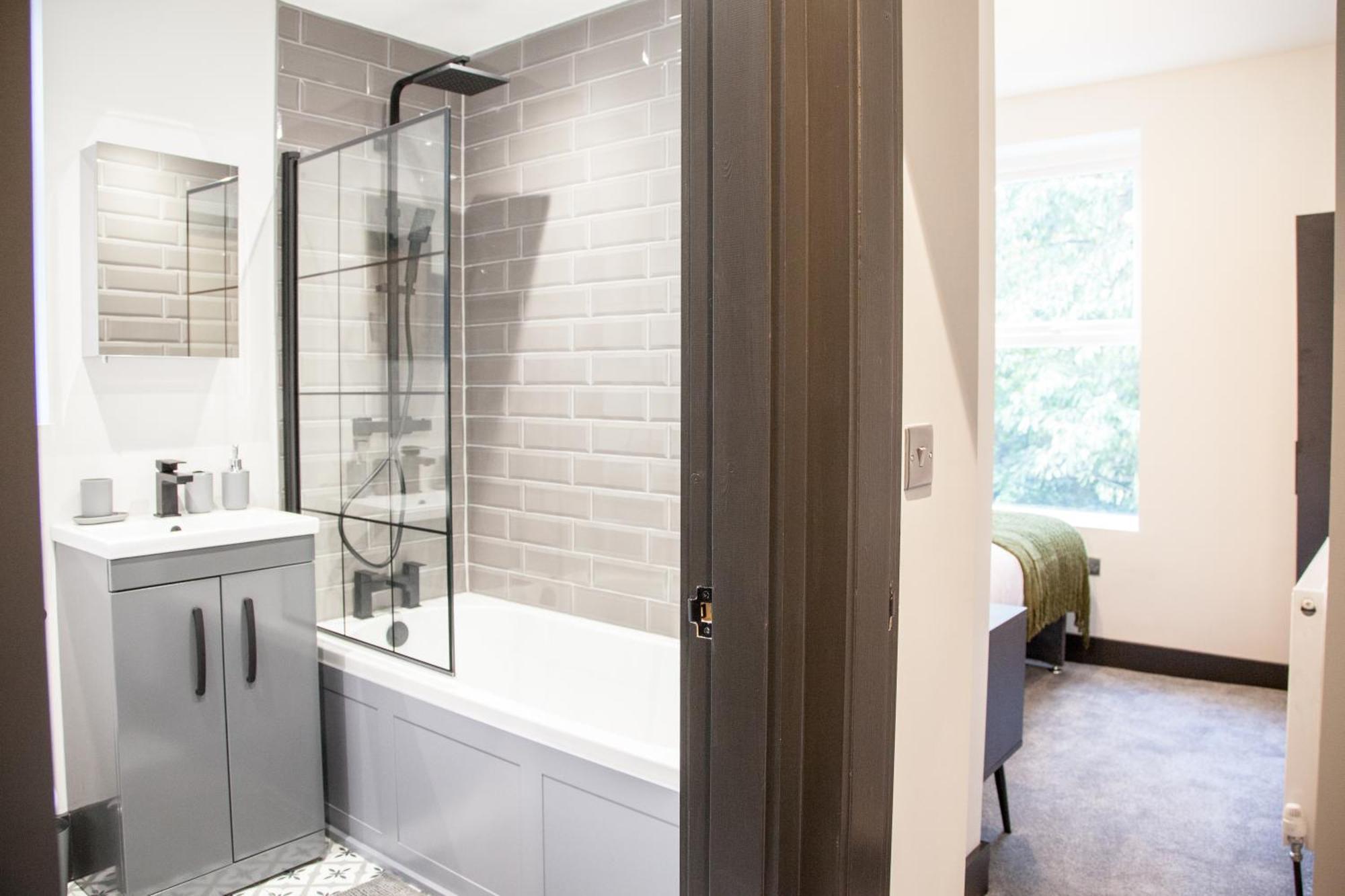 New! Stylish & Modern With Free Parking! Book Now! *