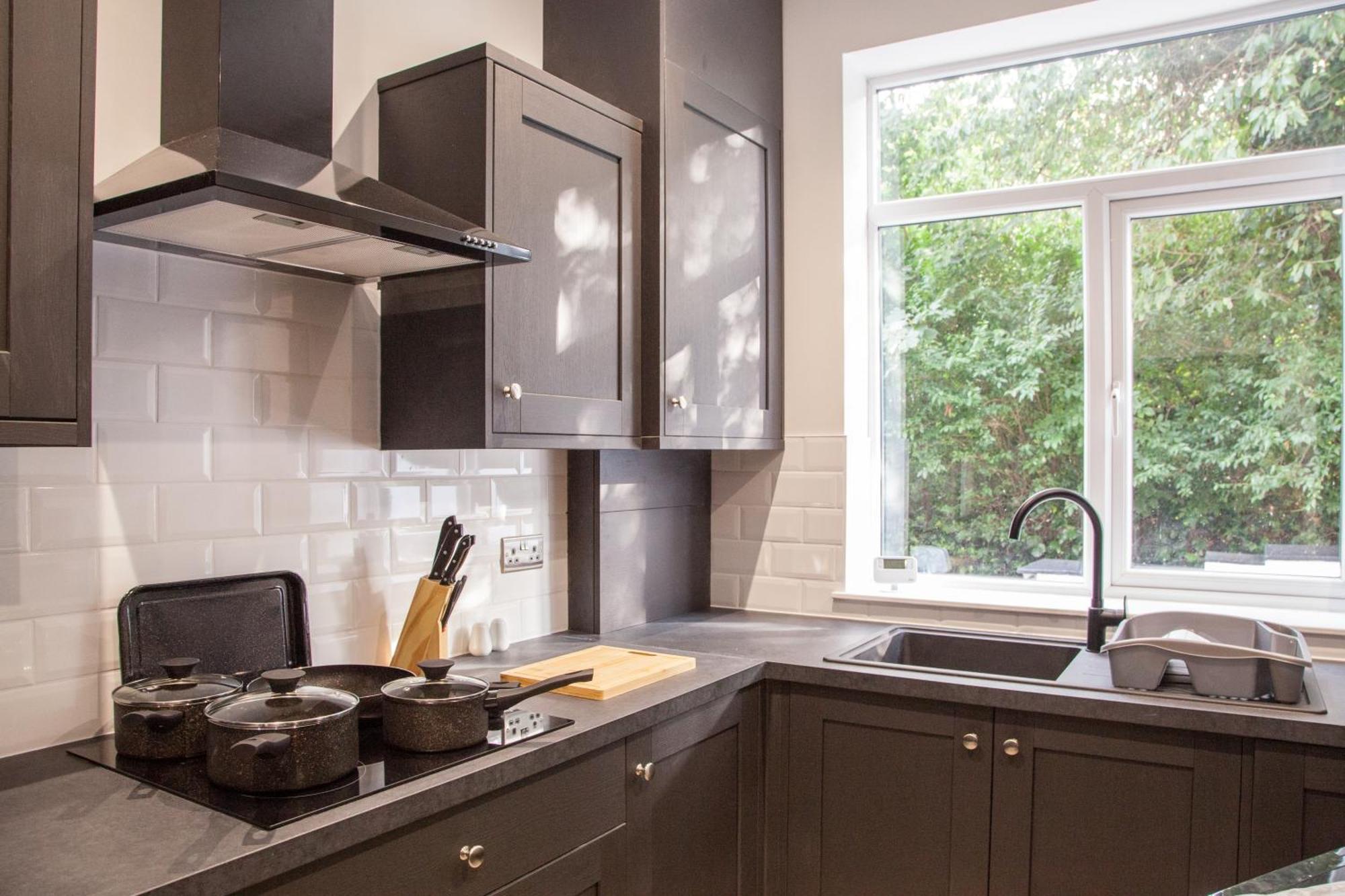 New! Stylish & Modern With Free Parking! Book Now! * Manchester
