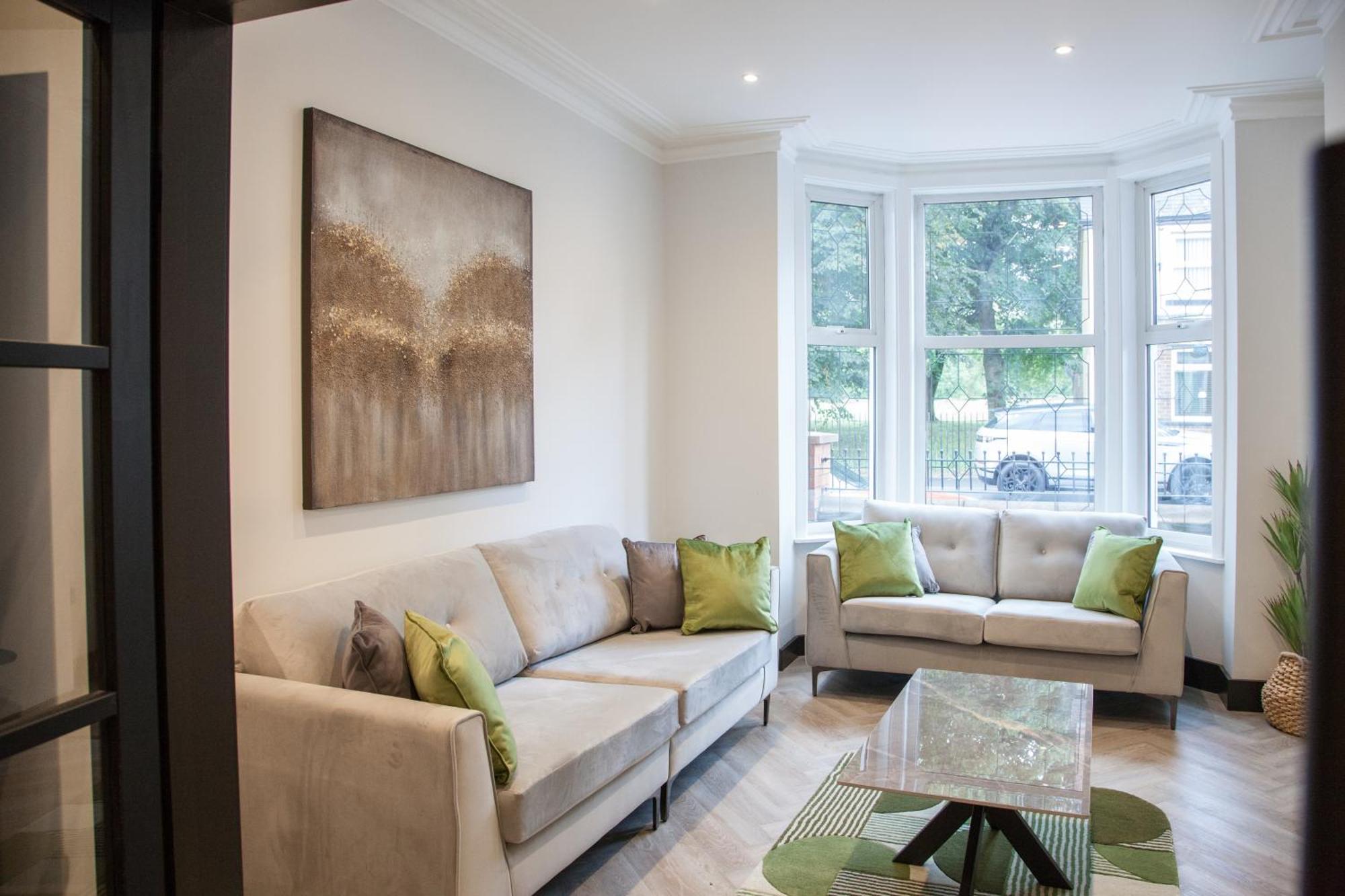 New! Stylish & Modern With Free Parking! Book Now! * Manchester