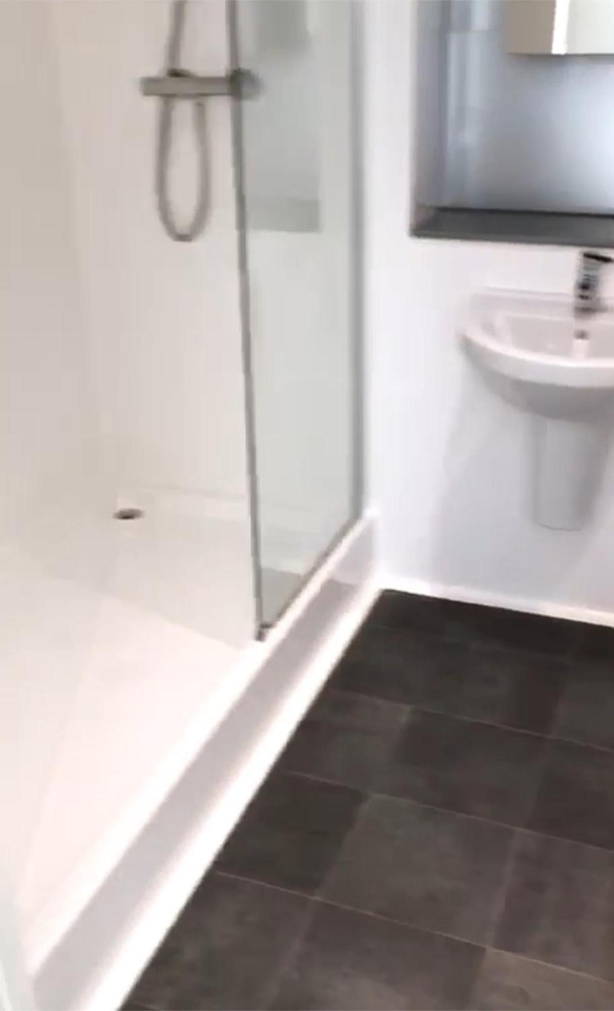 Homestay Large Double Ensuite In Luxury Building - Ideal For Professional Or Mature Student Manchester