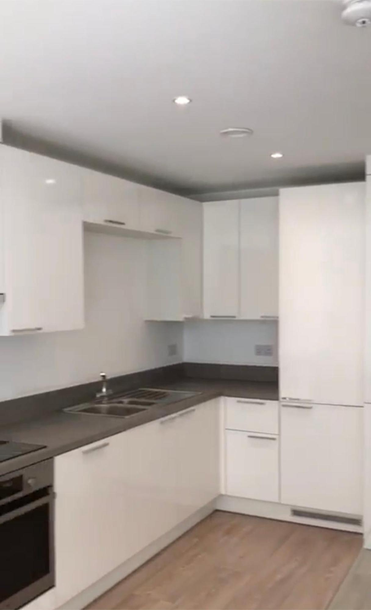 Large Double Ensuite In Luxury Building - Ideal For Professional Or Mature Student Manchester