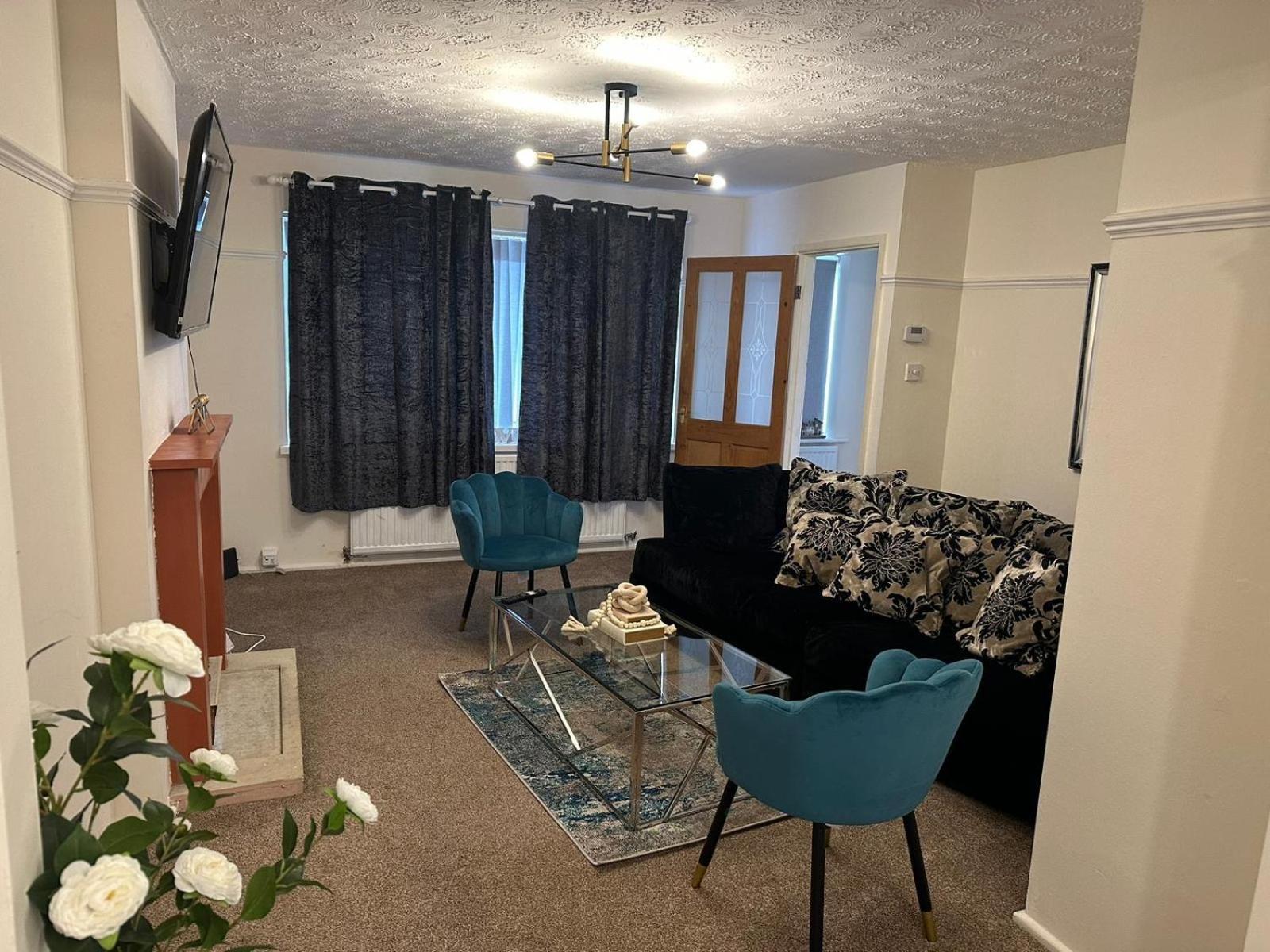 3 Bedroom Close To Stadium And Coop Live * Manchester