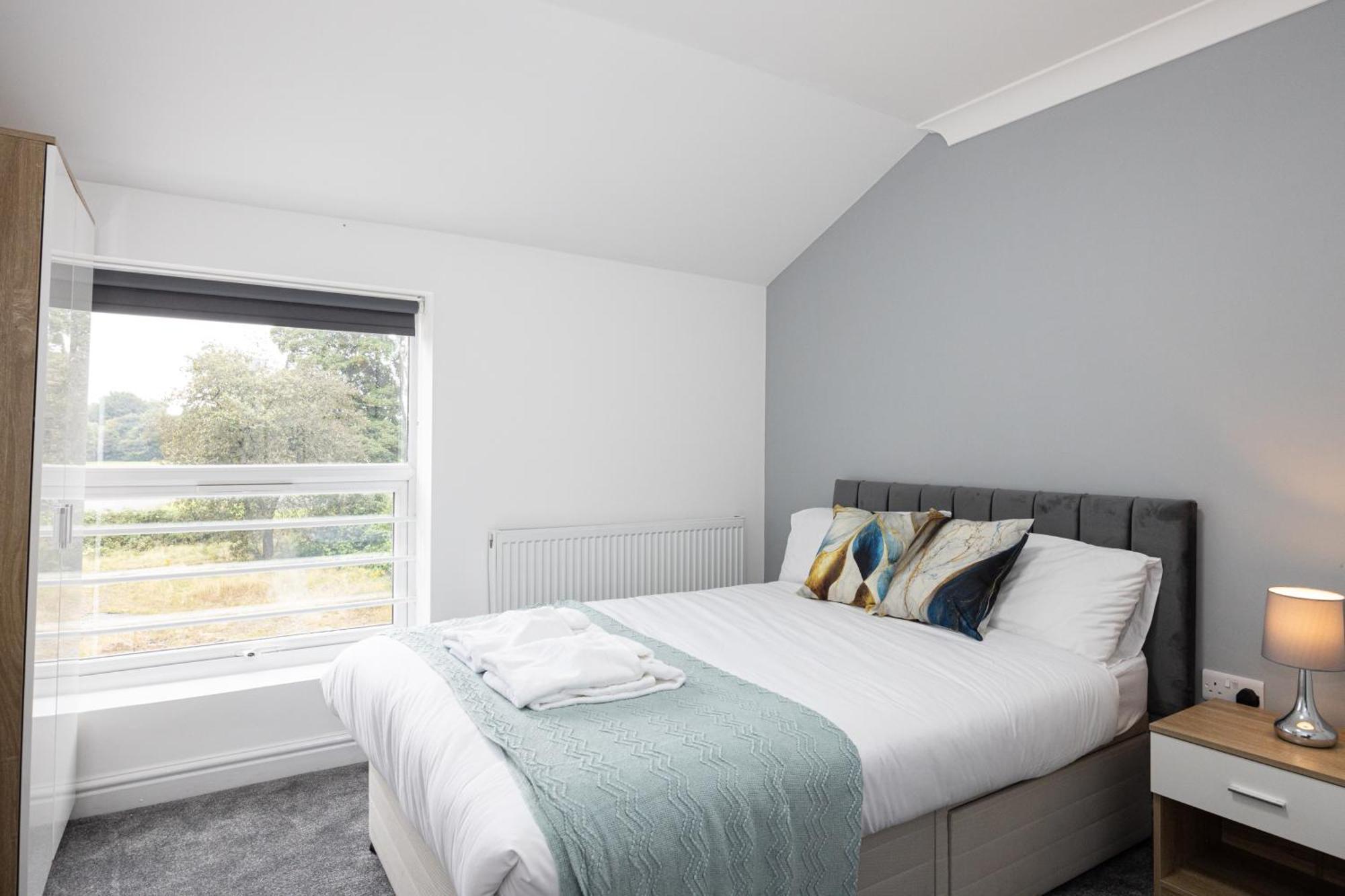 Modern Spacious 6Bd Haven 8 Min From City Centre Holiday home *
