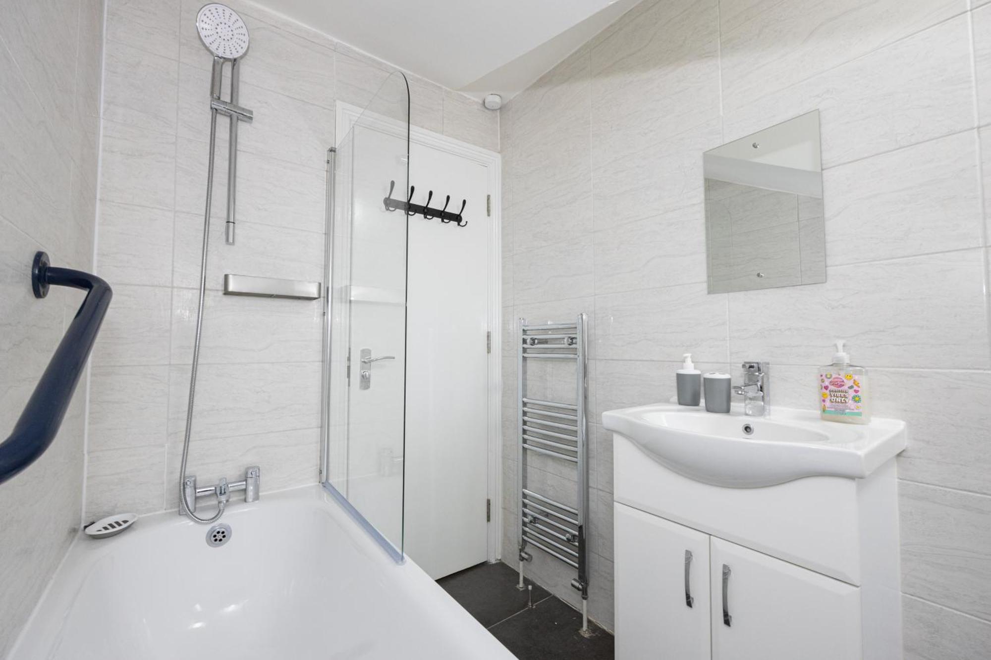 Holiday home Modern Spacious 6Bd Haven 8 Min From City Centre