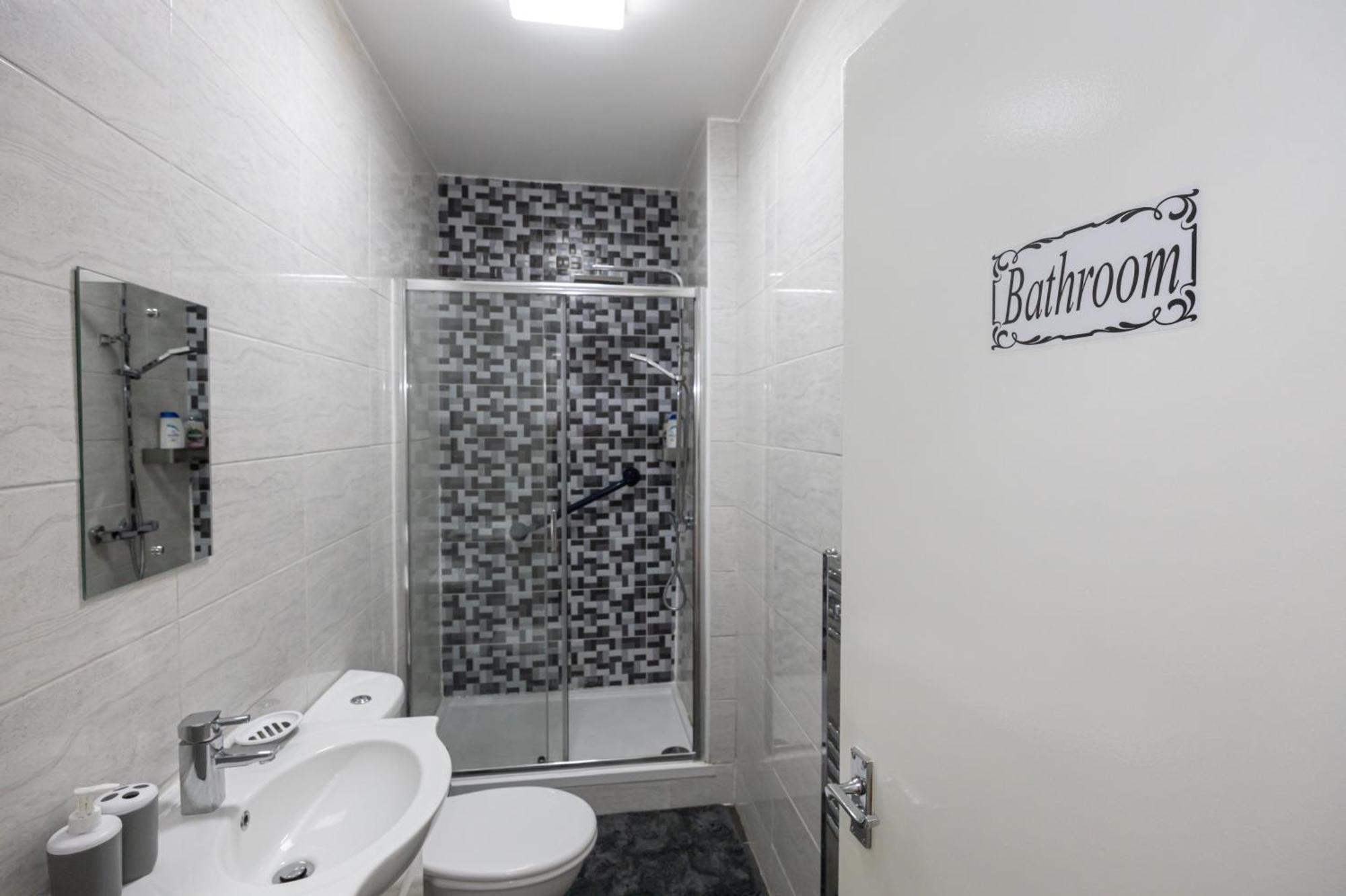 Modern Spacious 6Bd Haven 8 Min From City Centre Holiday home