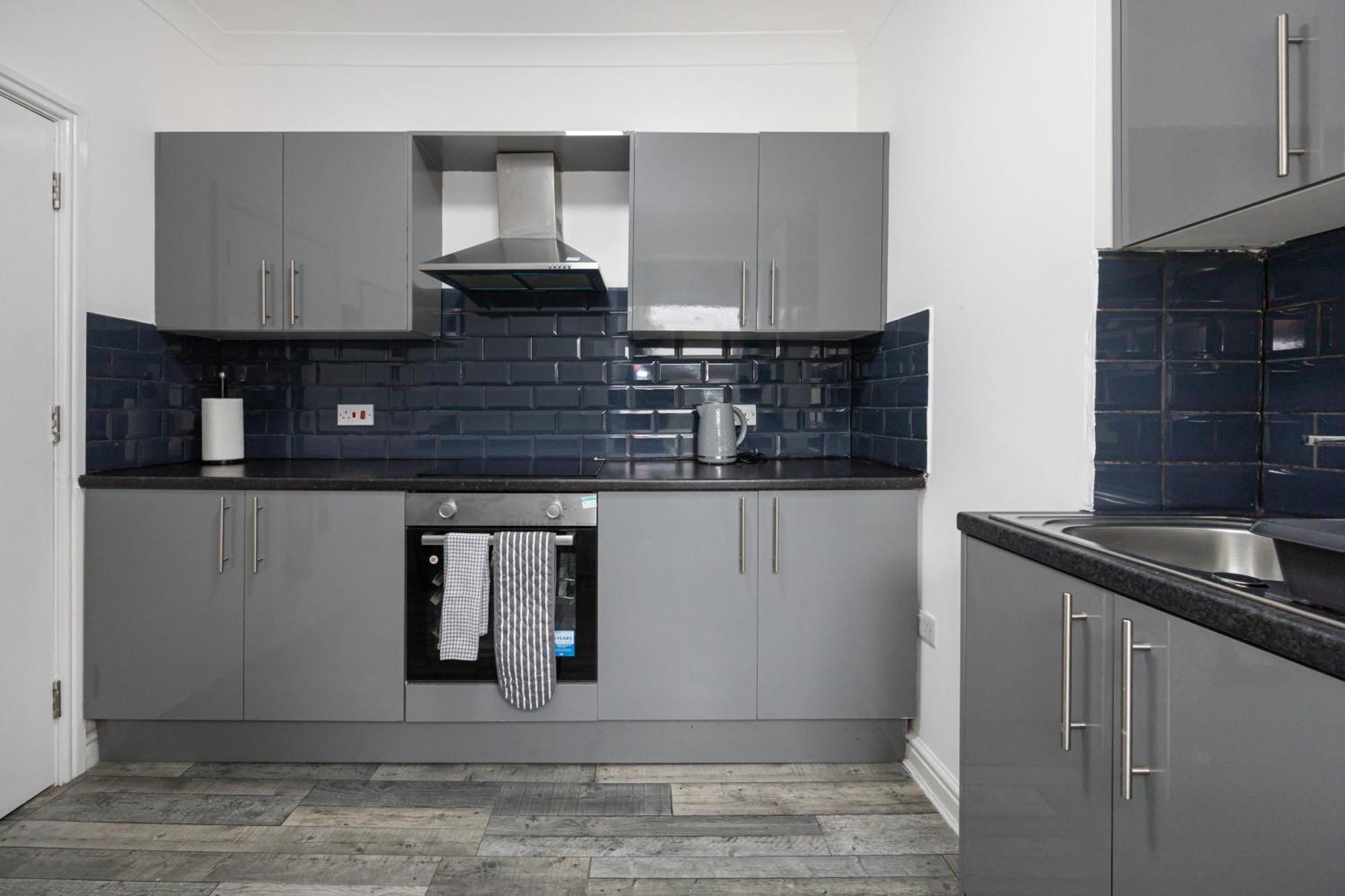 Holiday home Modern Spacious 6Bd Haven 8 Min From City Centre