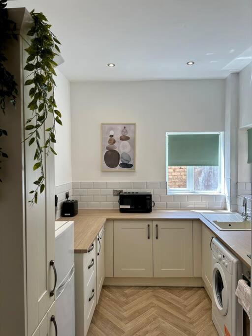 Three Bedroom Manchester, Sleeps 8!