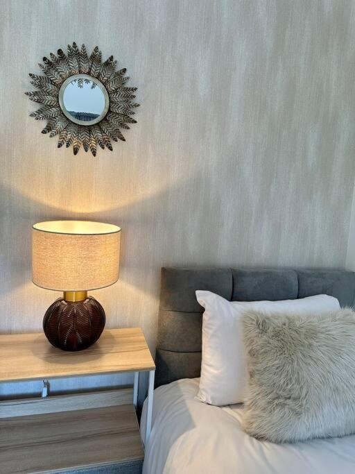 Three Bedroom Manchester, Sleeps 8! Holiday home Manchester