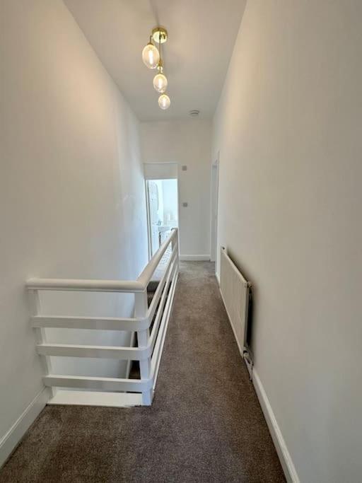 Holiday home Three Bedroom Manchester, Sleeps 8!