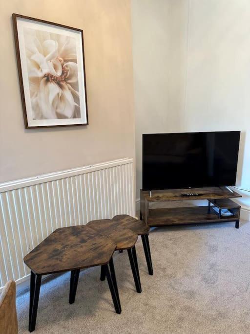 Three Bedroom Manchester, Sleeps 8! Holiday home