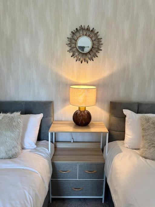 Holiday home Three Bedroom Manchester, Sleeps 8! *