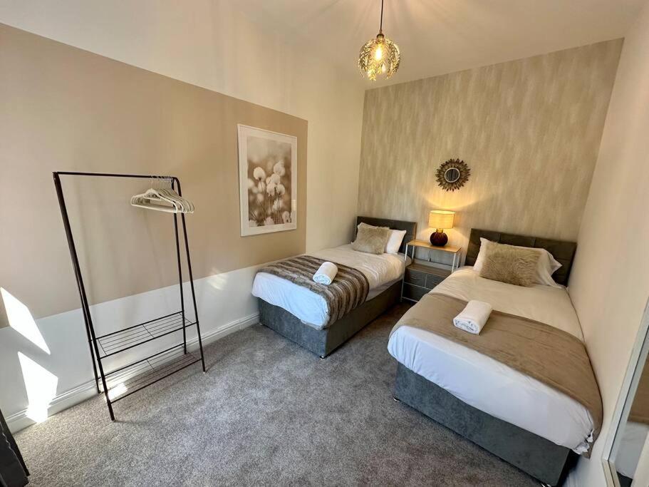 Holiday home Three Bedroom Manchester, Sleeps 8! Manchester