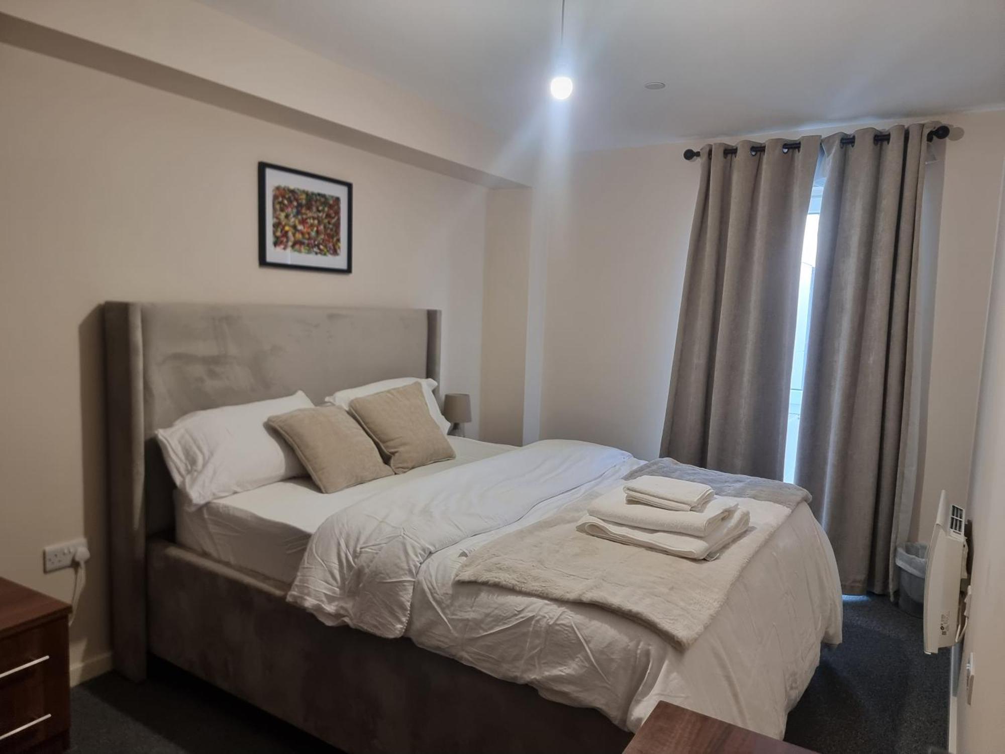 Apartment Entire 2 Bedroom And 2 Bathroom In -free Underground Parking *
